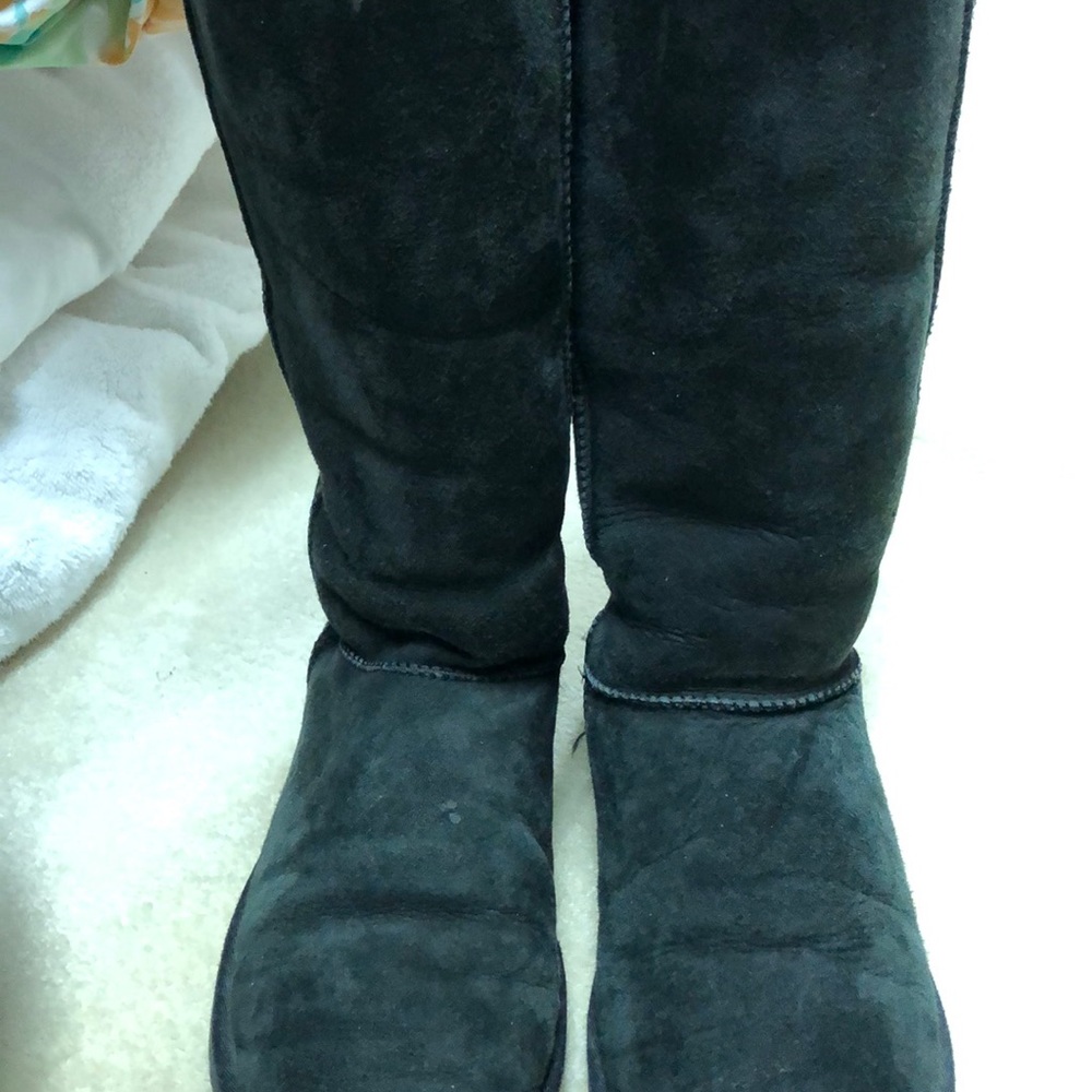 Black classic y’all ugg boots